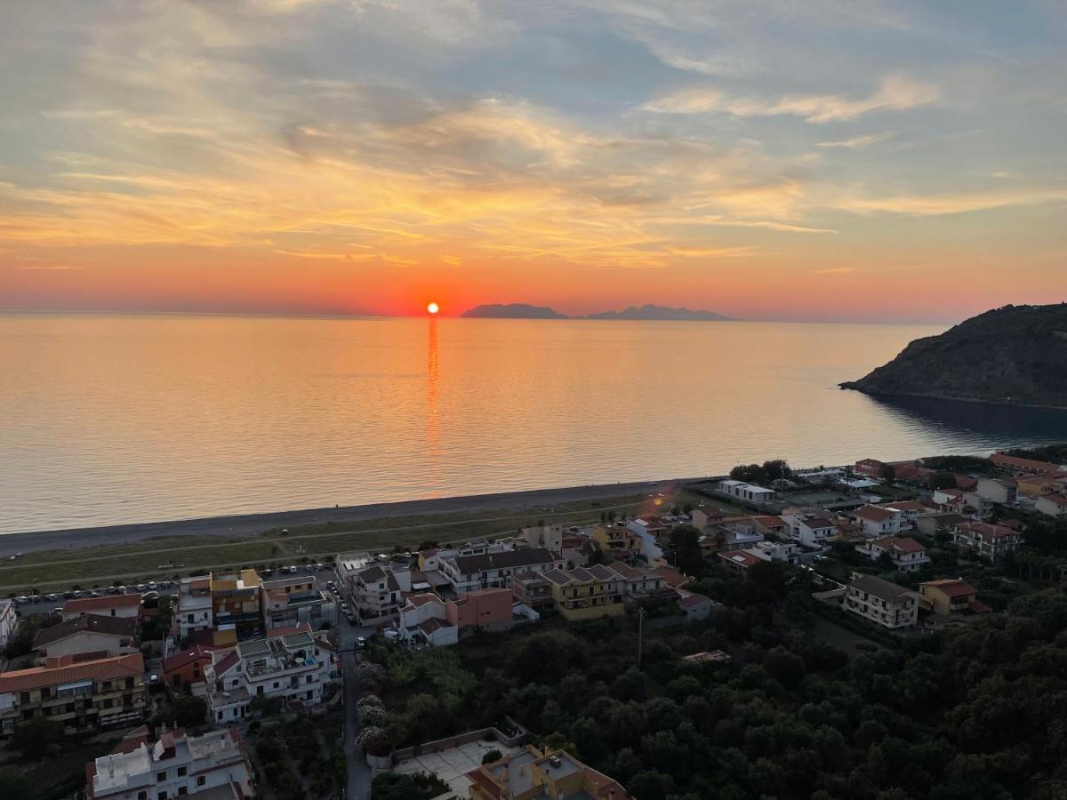 I Mezzanini Di Palazzo Bonaccorsi Apartment Милацо Екстериор снимка